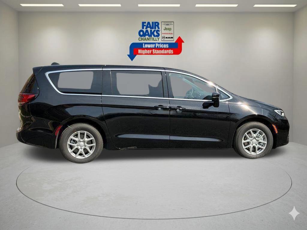 New 2026 Chrysler Pacifica Select FWD image 6