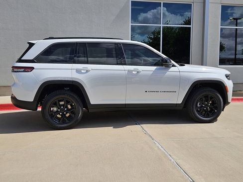 New 2026 Jeep Grand Cherokee Altitude RWD image 2