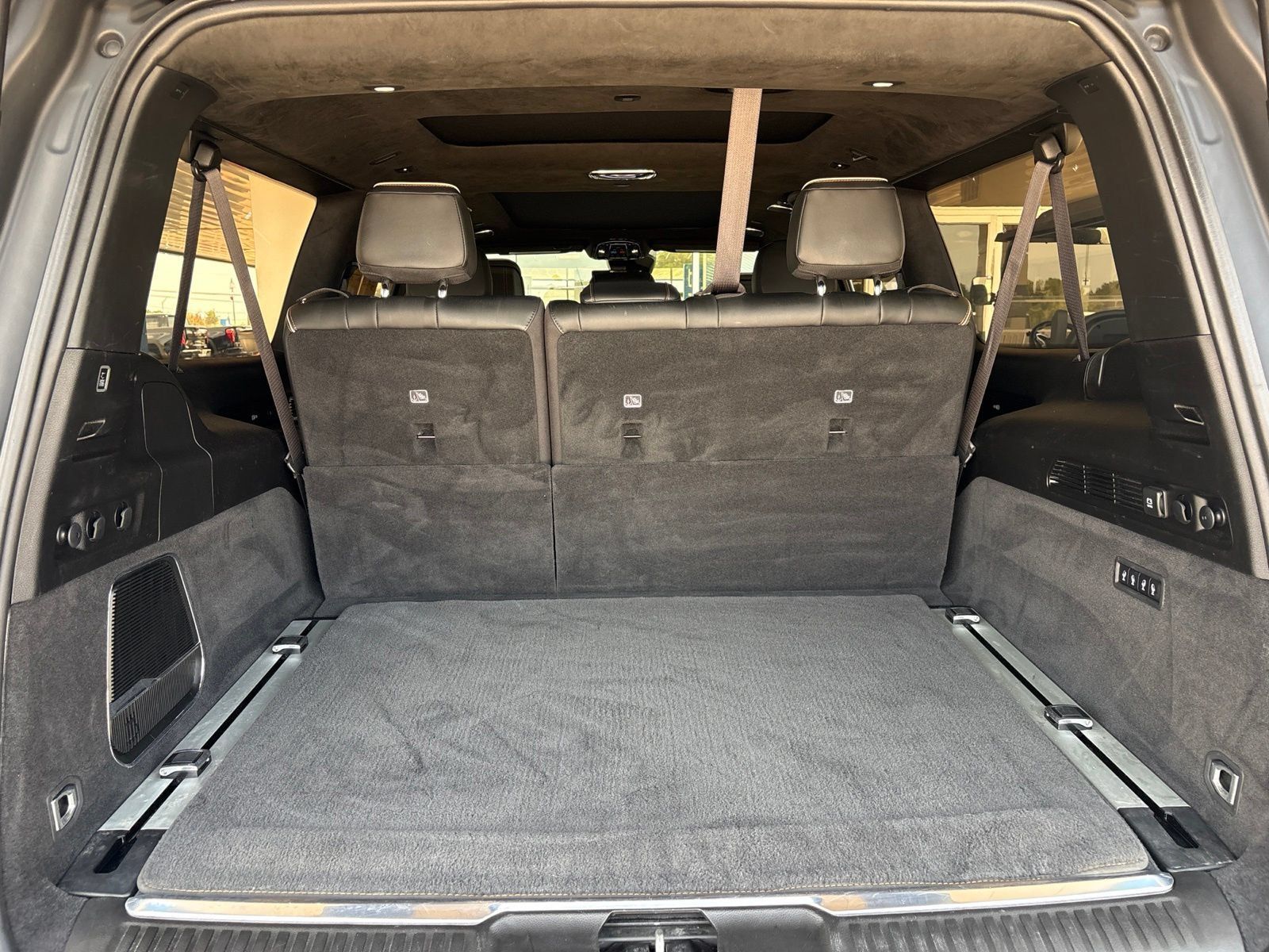 Used 2023 Jeep Grand Wagoneer L Series III AWD/4WD image 19