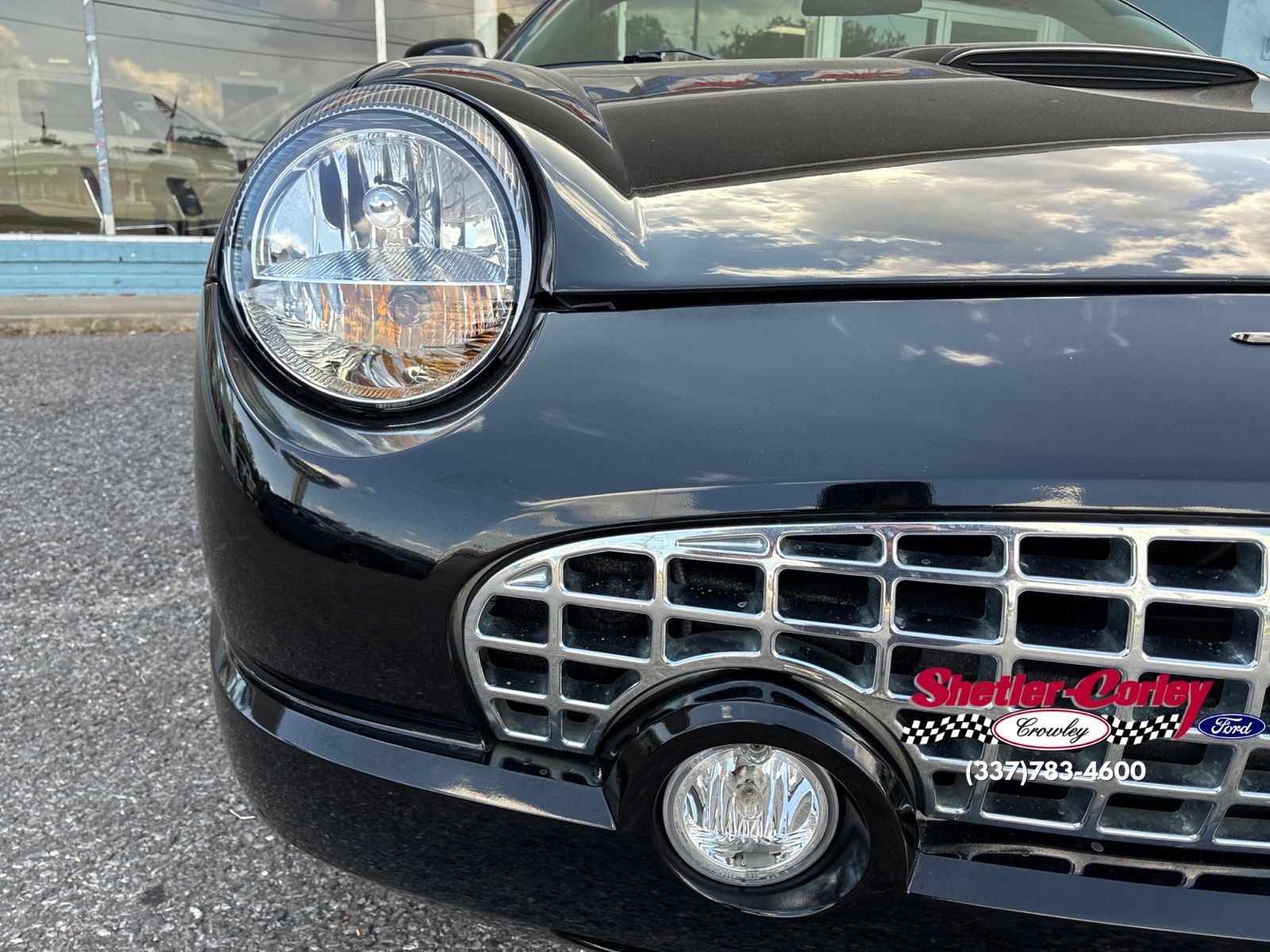 Used 2005 Ford Thunderbird RWD image 3