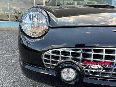 Used 2005 Ford Thunderbird RWD image 3