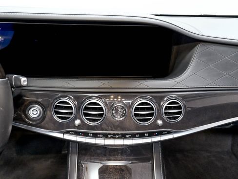 Used 2019 Mercedes-Benz S 560 4MATIC Sedan w/ Premium Package image 39