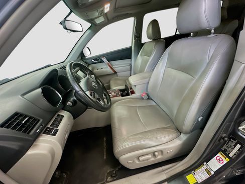 Used 2012 Toyota Highlander Limited w/ Tow Pkg AWD/4WD image 13