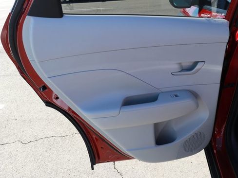 Used 2025 Hyundai Kona SEL image 11