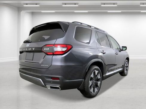 New 2026 Honda Pilot Touring image 3
