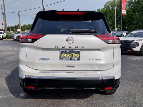 Certified 2025 Nissan Rogue Platinum w/ Tech Package FWD image 4