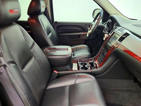 Used 2012 Cadillac Escalade EXT Luxury AWD/4WD image 24