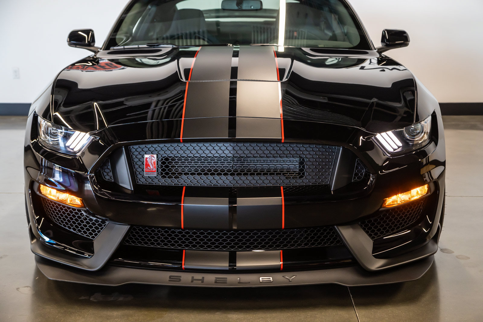 Used 2019 Ford Mustang Shelby GT350R w/ GT350R Equipment Group 920A RWD image 4