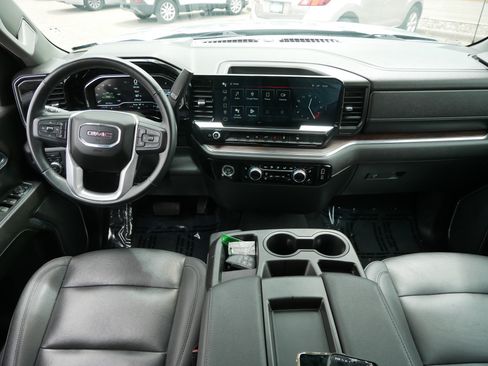 Used 2024 GMC Sierra 1500 SLT AWD/4WD image 10