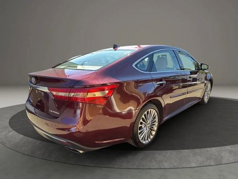 Used 2018 Toyota Avalon Limited image 5