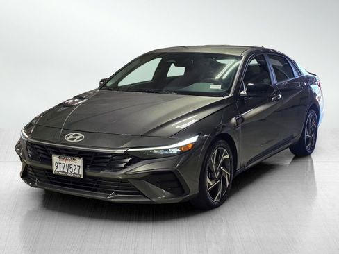 Certified 2025 Hyundai Elantra Sport FWD image 3