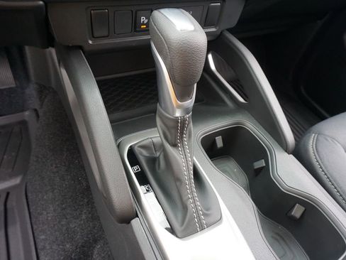 Certified 2025 Nissan Frontier SV image 17