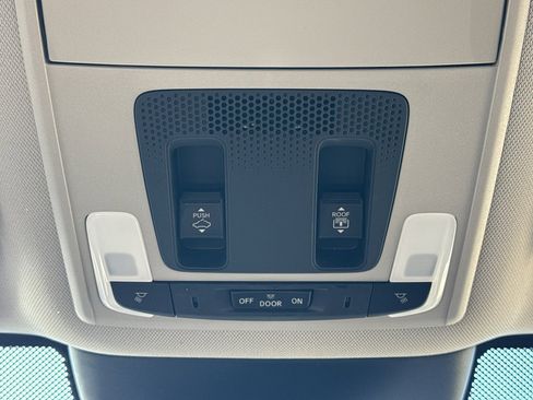 Used 2025 Honda Pilot Elite image 29