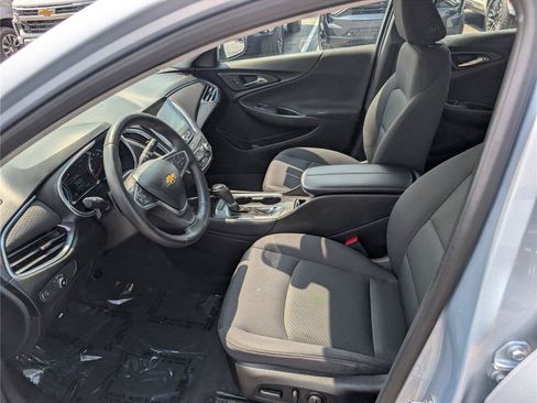 Used 2017 Chevrolet Malibu LT FWD image 14