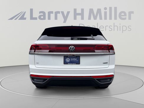 Certified 2024 Volkswagen Atlas Cross Sport SE AWD/4WD image 4