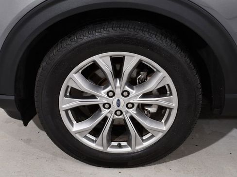 Used 2022 Ford Explorer XLT w/ Equipment Group 202A AWD/4WD image 25