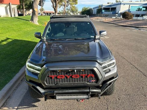 Used 2021 Toyota Tacoma TRD Off-Road w/ Technology Package AWD/4WD image 10