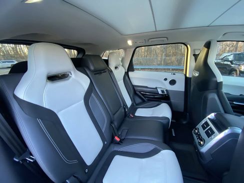 Used 2020 Land Rover Range Rover Sport SVR image 31