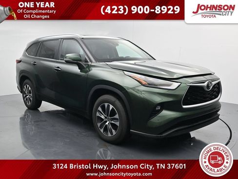 Used 2024 Toyota Highlander XLE FWD image 1