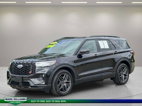Used 2025 Ford Explorer ST AWD/4WD image 2