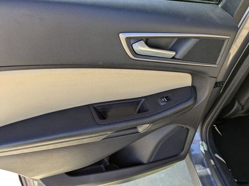 Used 2022 Ford Edge SEL image 11