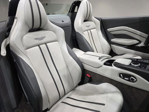 Used 2023 Aston Martin V8 Vantage Roadster image 19