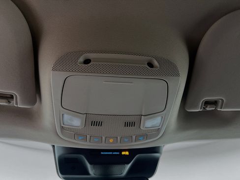 Used 2024 Ford Expedition XLT image 21