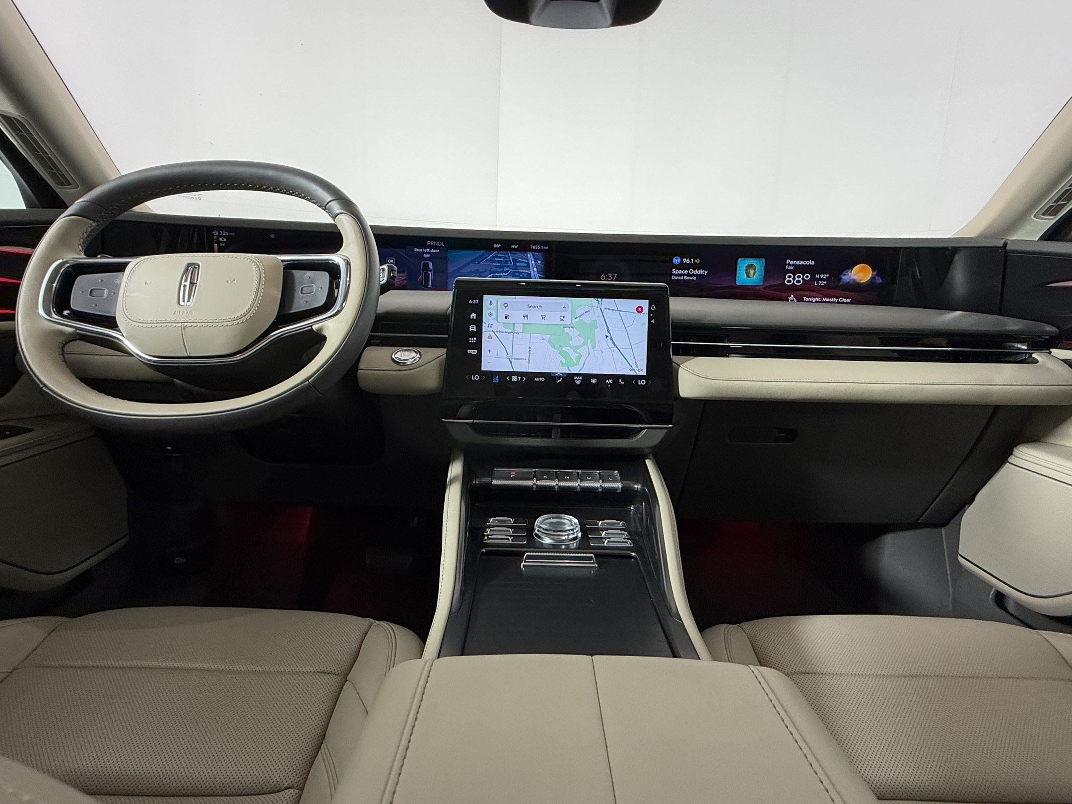 Used 2025 Lincoln Nautilus Premier w/ Equipment Group 102A AWD/4WD image 14