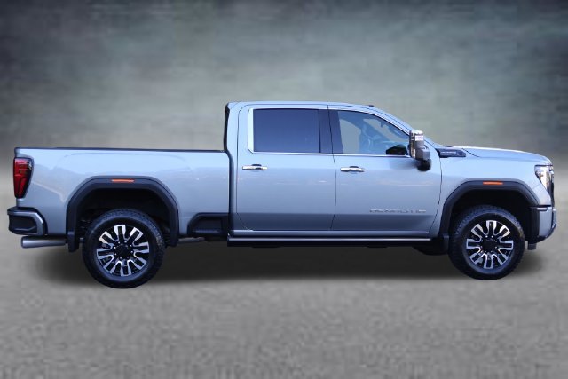 Used 2024 GMC Sierra 2500 Denali Ultimate AWD/4WD image 2
