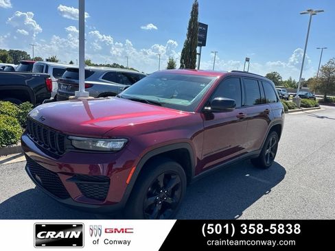 Used 2024 Jeep Grand Cherokee Altitude AWD/4WD image 1