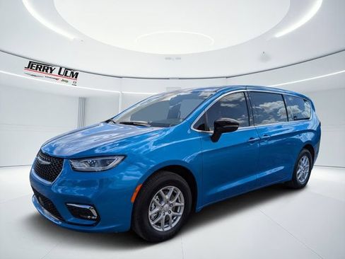 New 2026 Chrysler Pacifica Select FWD image 7