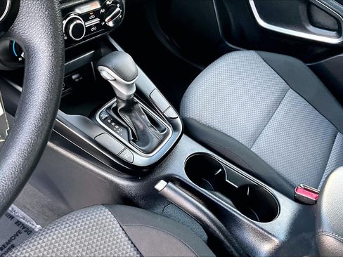 Used 2025 Kia Soul LX w/ LX Technology Package FWD image 15