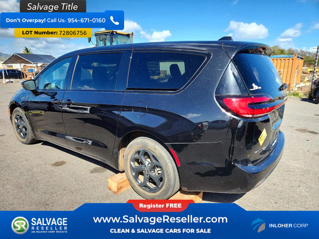 Used 2022 Chrysler Pacifica Touring-L w/ S Appearance Package FWD image 3