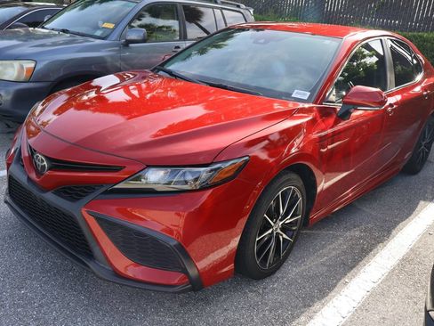 Used 2024 Toyota Camry SE FWD image 2