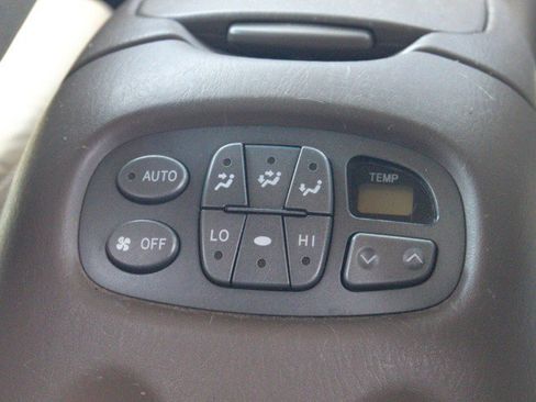Used 2001 Toyota Sequoia Limited AWD/4WD image 29