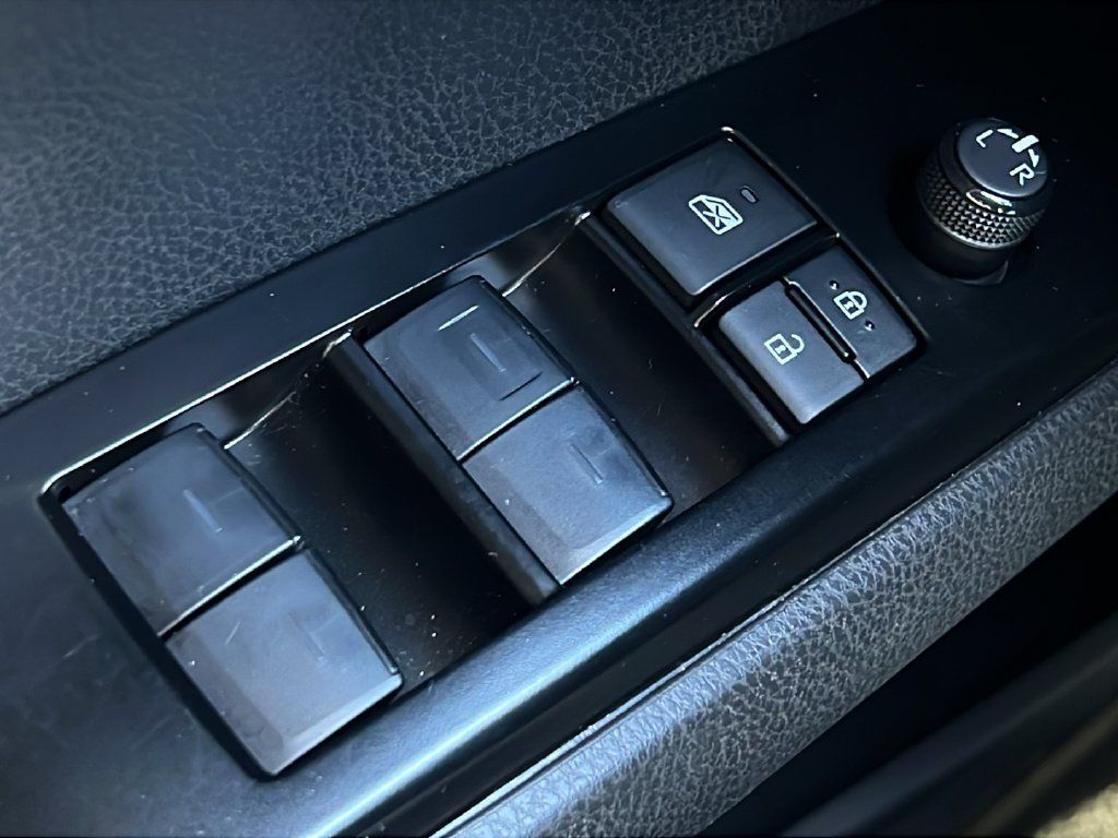 Used 2025 Toyota Camry SE FWD image 17