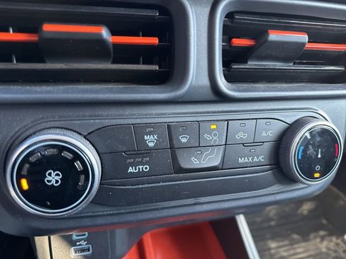 Used 2022 Ford Maverick XLT image 18