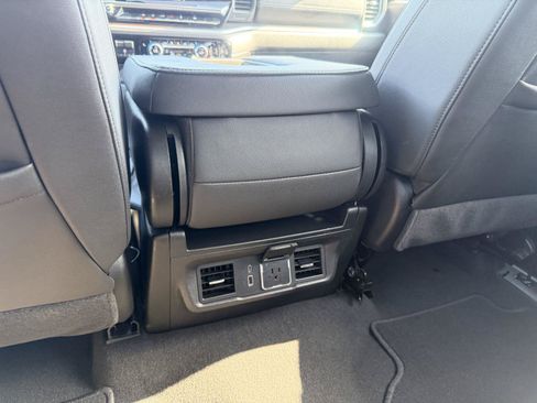 Used 2026 GMC Sierra 1500 SLT AWD/4WD image 9