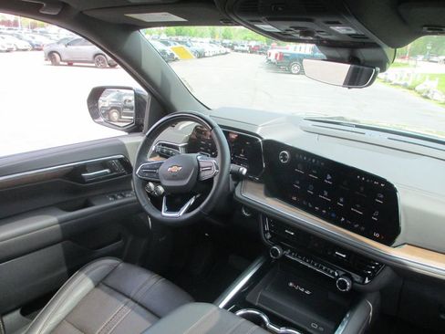 Used 2025 Chevrolet Suburban High Country AWD/4WD image 30