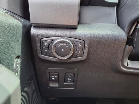 Used 2017 Ford F150 XLT w/ Equipment Group 302A Luxury AWD/4WD image 14