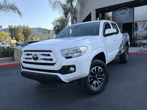 Used 2020 Toyota Tacoma SR AWD/4WD image 2