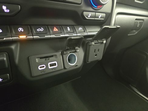 Certified 2022 Chevrolet Silverado 1500 LT w/ Z71 Off-Road Package image 26