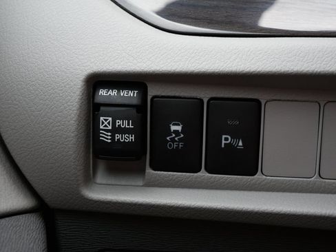 Used 2018 Toyota Sienna XLE w/ XLE Navigation Package AWD/4WD image 24