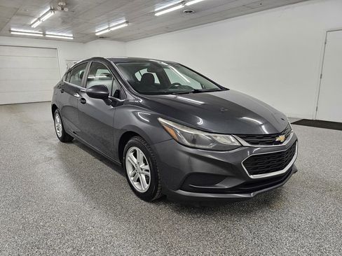 Used 2018 Chevrolet Cruze LT w/ LT Convenience Package FWD image 3