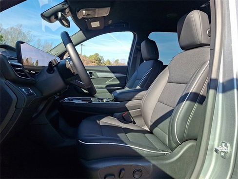 Used 2025 Buick Enclave Preferred image 13