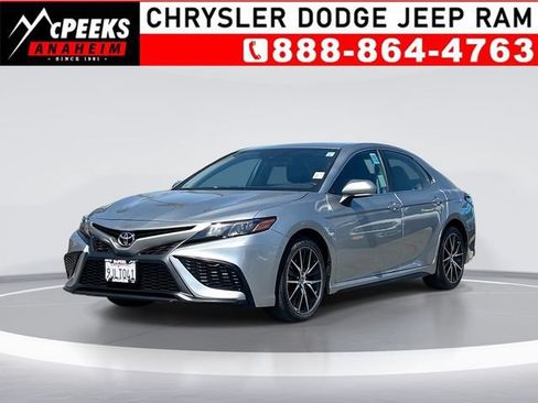 Used 2024 Toyota Camry SE w/ Convenience Package FWD image 1