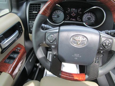 Used 2018 Toyota Sequoia Platinum image 12