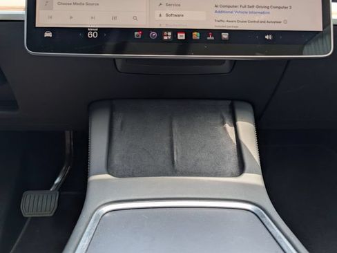 Used 2023 Tesla Model Y Long Range AWD/4WD image 24