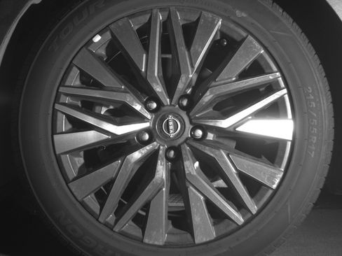 Used 2025 Nissan Altima 2.5 SV image 12