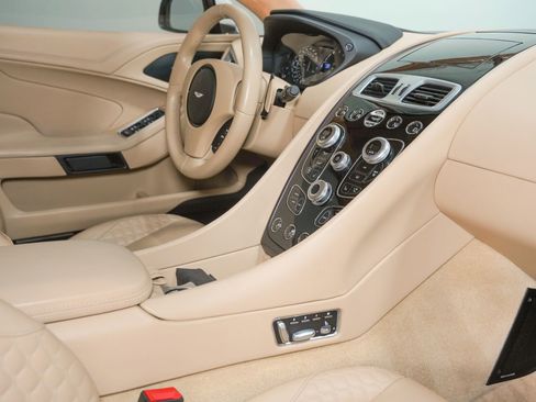 Used 2014 Aston Martin Vanquish Coupe image 31